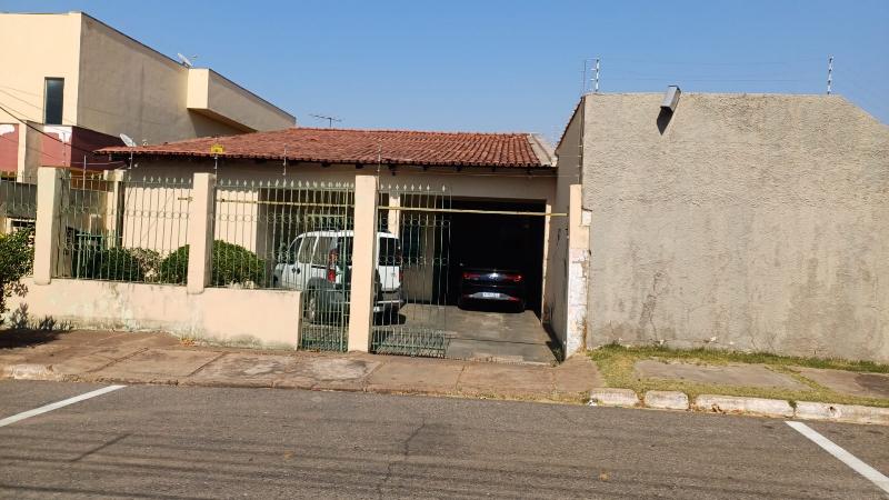 Casa à venda com 3 quartos, 289m² - Foto 1